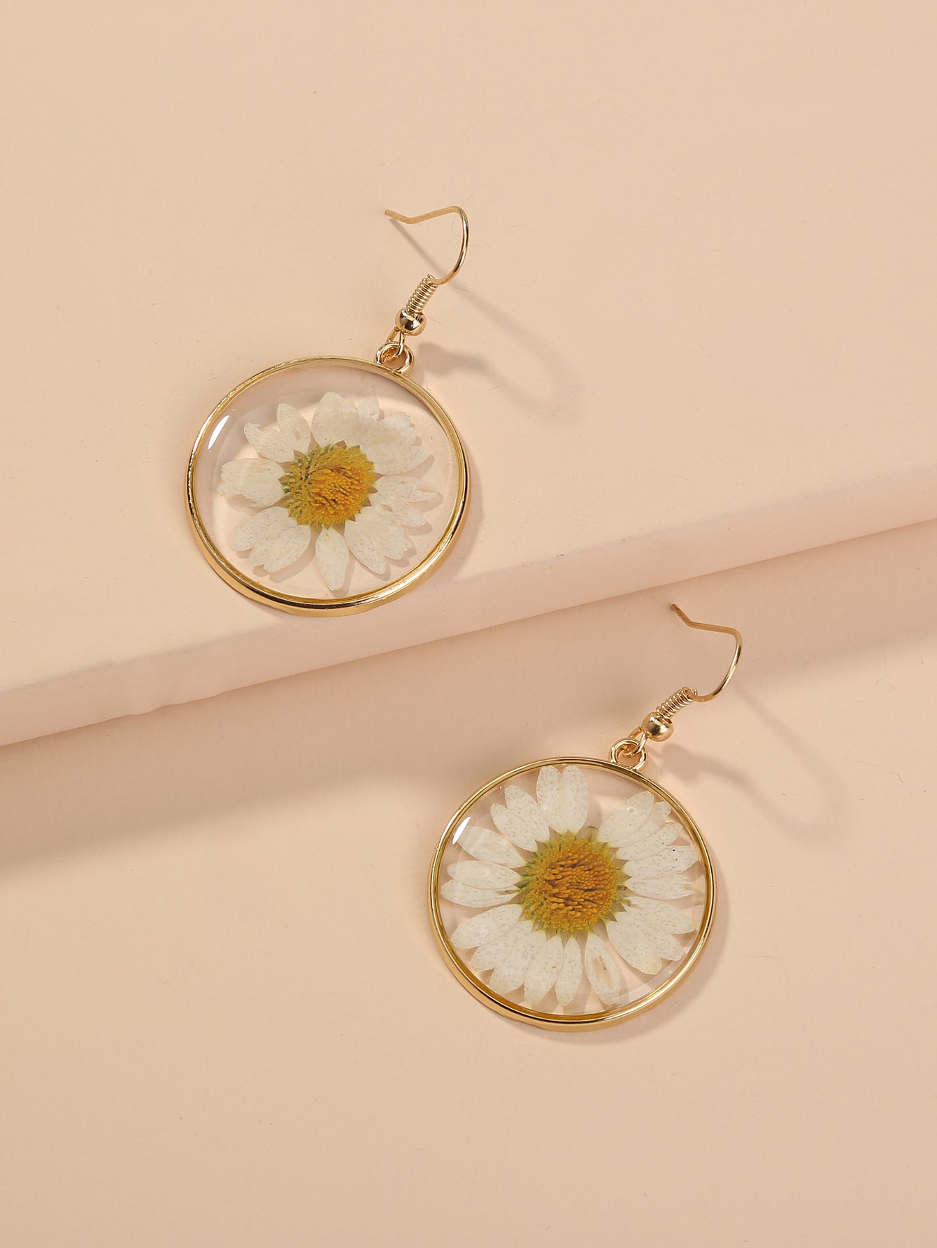 Nickle-Free Copper Dangle Earrings - Nooxian Elegant White Chrysanthemum - Boho Vacation Style with Golden-Tone Finish, Perfect for Everyday & Getaways
