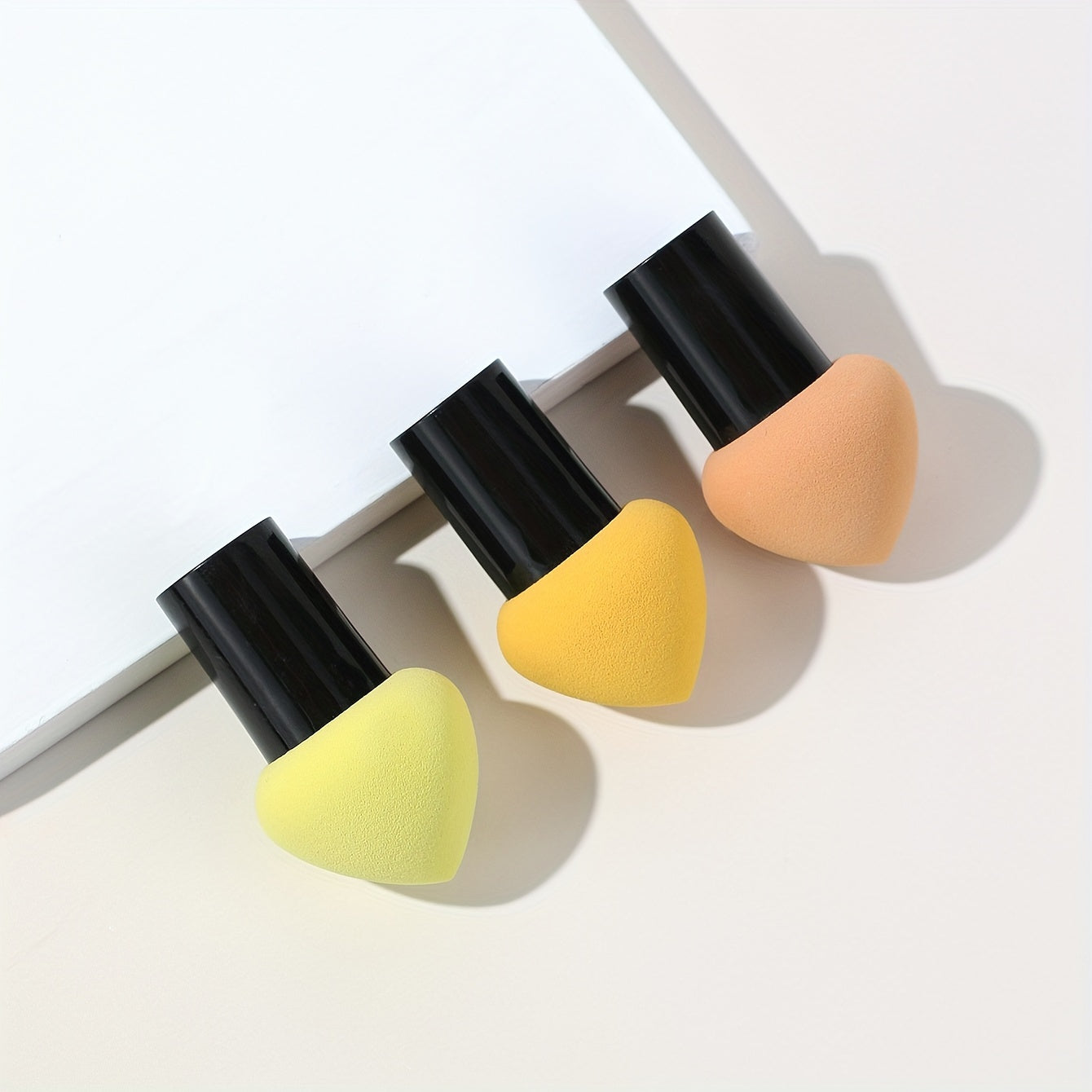 Mushroom Makeup Sponge Cosmetic Blender Puff Latex Free Face Sponge Beauty Puff Makeup Brush Sponge With Handle Case For Concealer BB Cream Foundation Makeup Tools