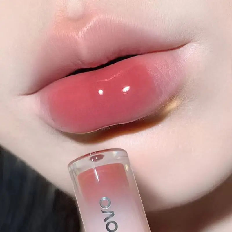 Lip Glaze Moisturizes Lips, Creates A Mirror-Like Gloss, Moisturizes And Nourishes, And Lasts Without Being Sticky.