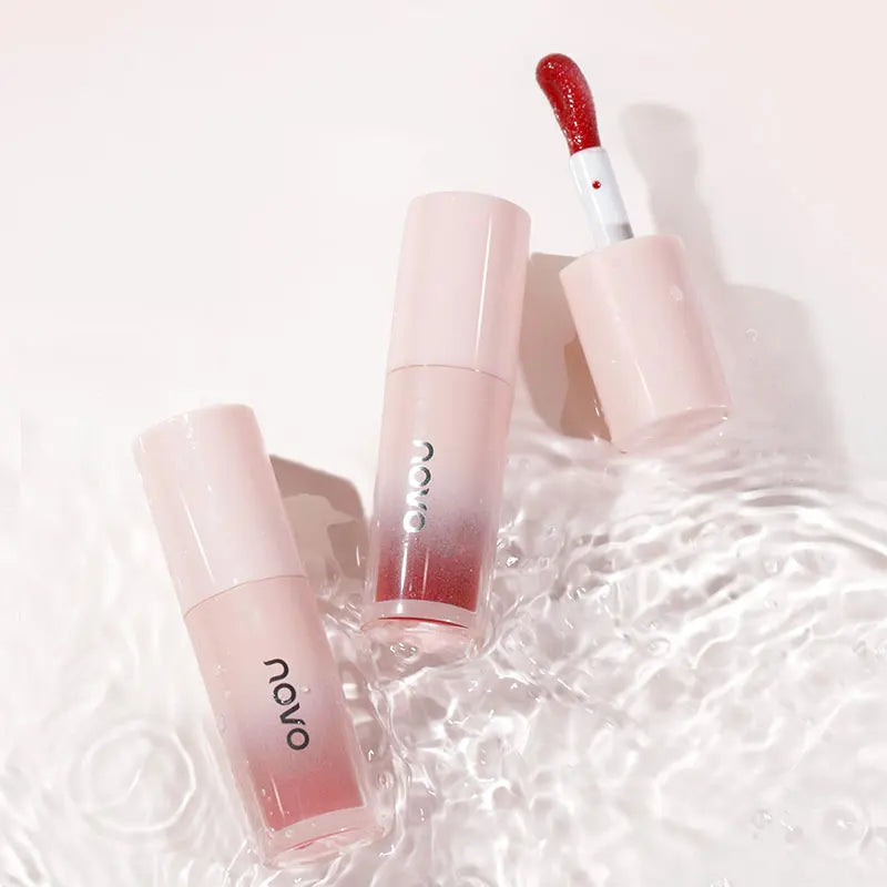 Lip Glaze Moisturizes Lips, Creates A Mirror-Like Gloss, Moisturizes And Nourishes, And Lasts Without Being Sticky.