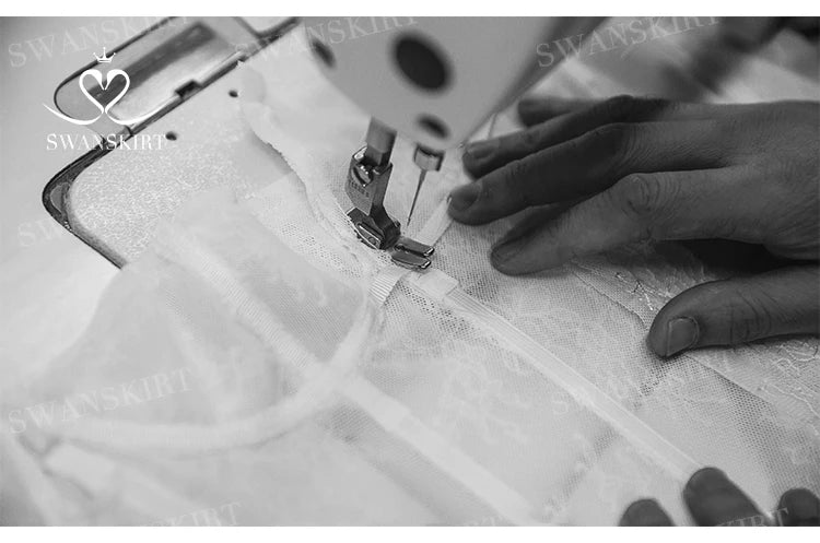 Shiny Sleeveless Wedding Dress 2025 Appliques Backless A-Line Princess Bride Gown SwanSarah P272 customized Vestido De Novia