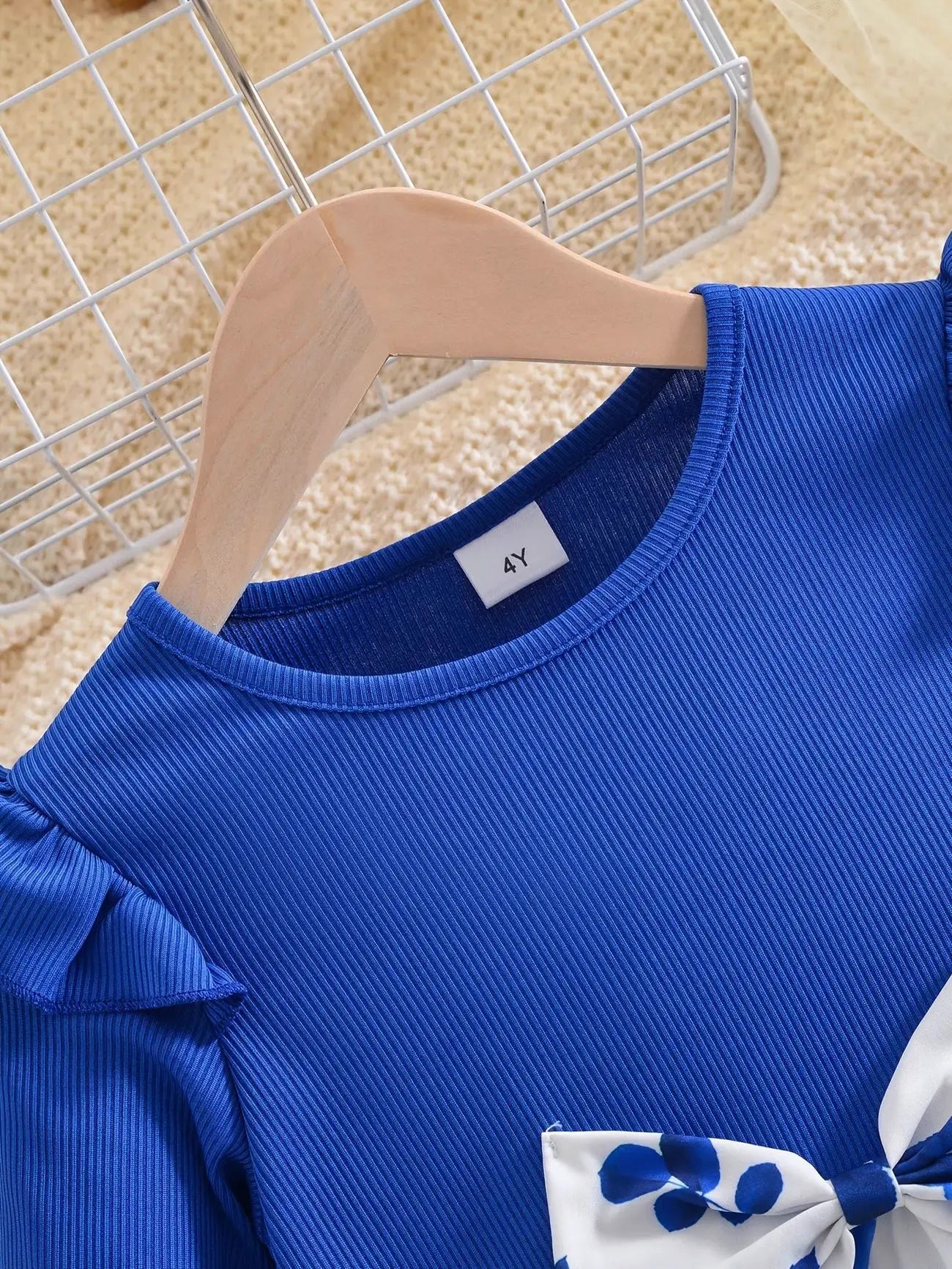 This autumn casual and cute blue floral pattern dress is perfect for girls to take photos and play outside