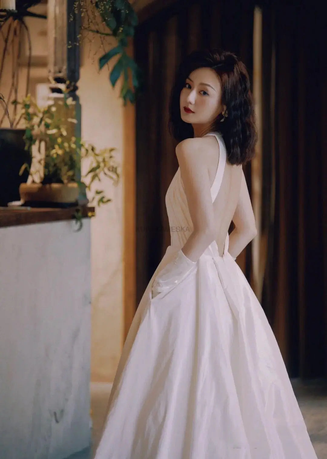 Luxury French White Satin Trailing Bride Wedding Dress Sexy Halter Backless Ball Gown Wedding Evening Prom Dresses for Women