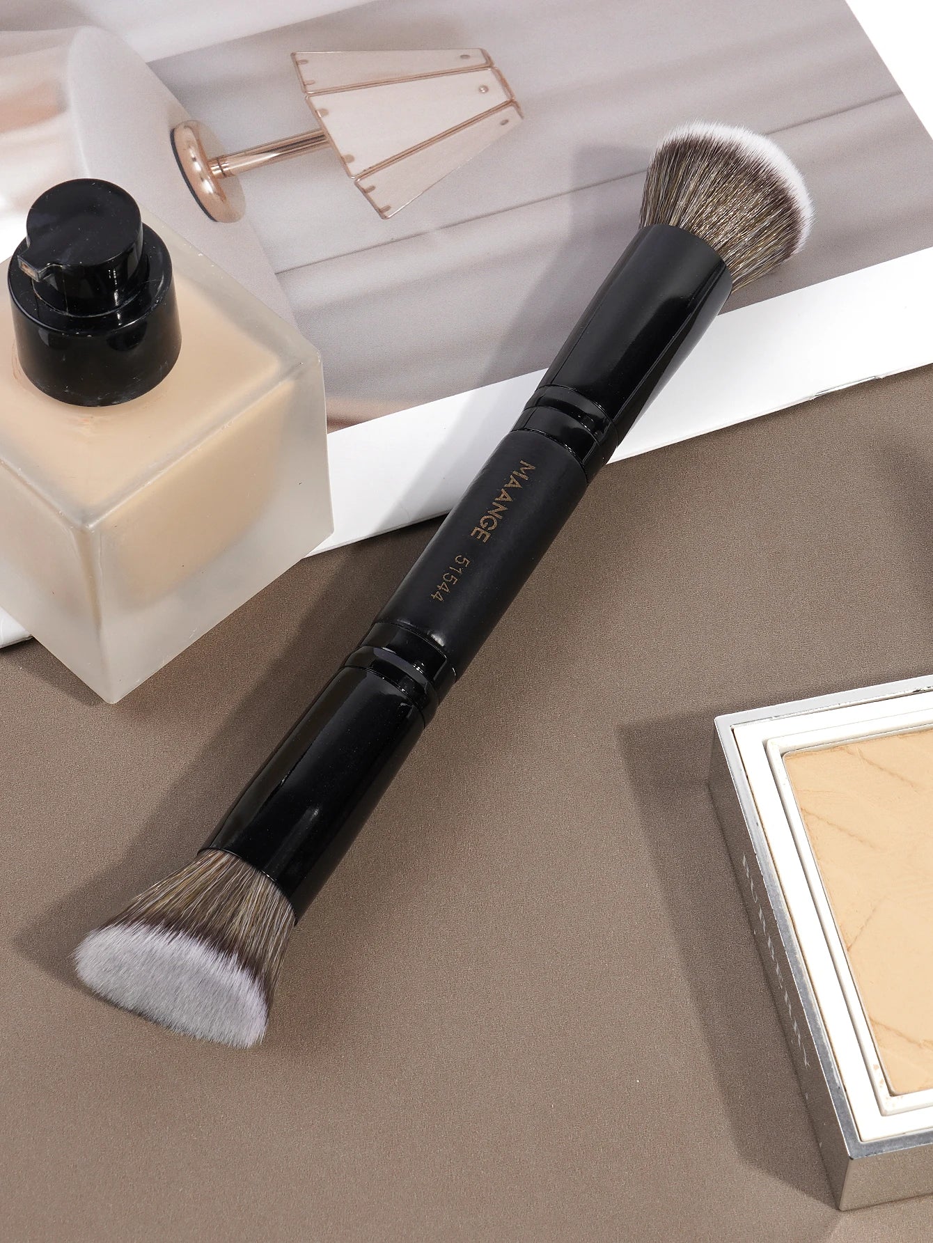 MAANGE Double Head Makeup Brushes 2 In 1 Flat/Angled Foundation Concealer Contour Brush for Blending Loose Powder Liquid Cream