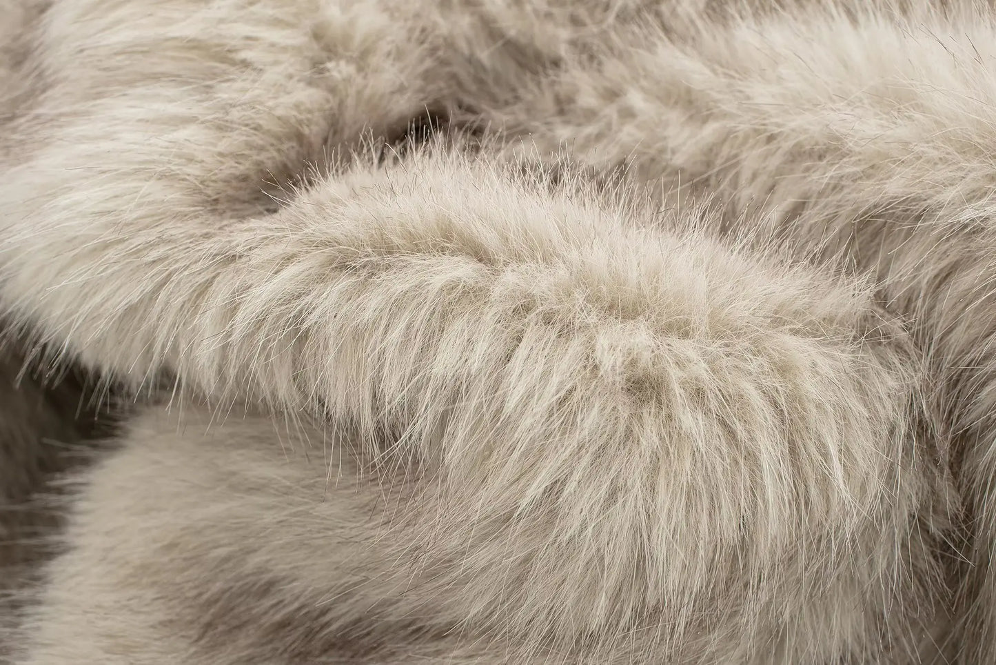 HH Winter Female Street Fashion Warm Coats Long Sleeves Hidden Buttons Lapel Plush Casual Artificial Fur Effect Retro Coat