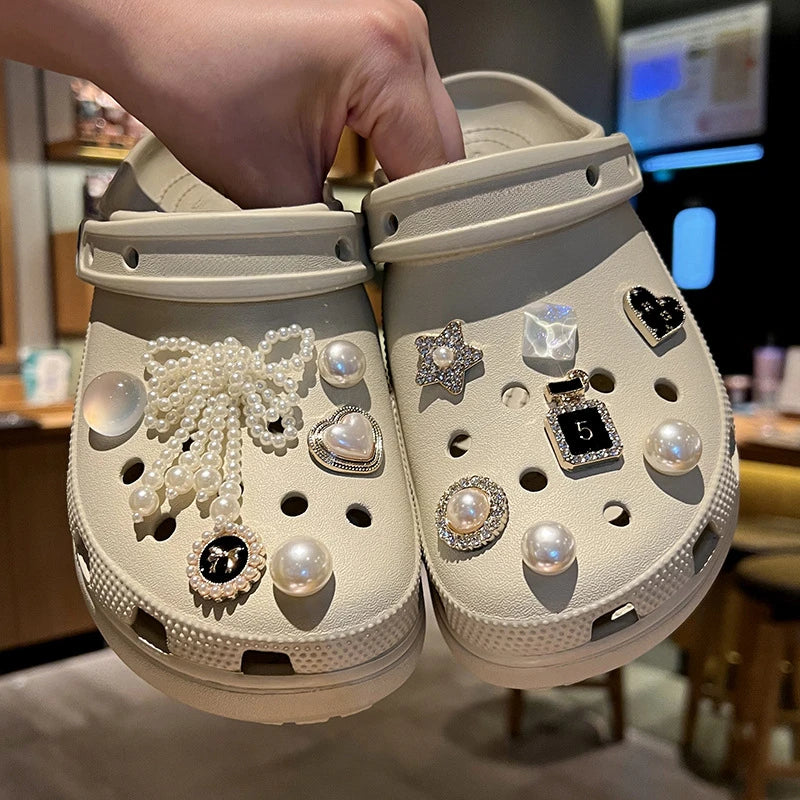 Pearl bow shoe buckle, high-end Baroque shoe flower decoration buckle, sandal accessories suitable for Crocs shoe upper DIY