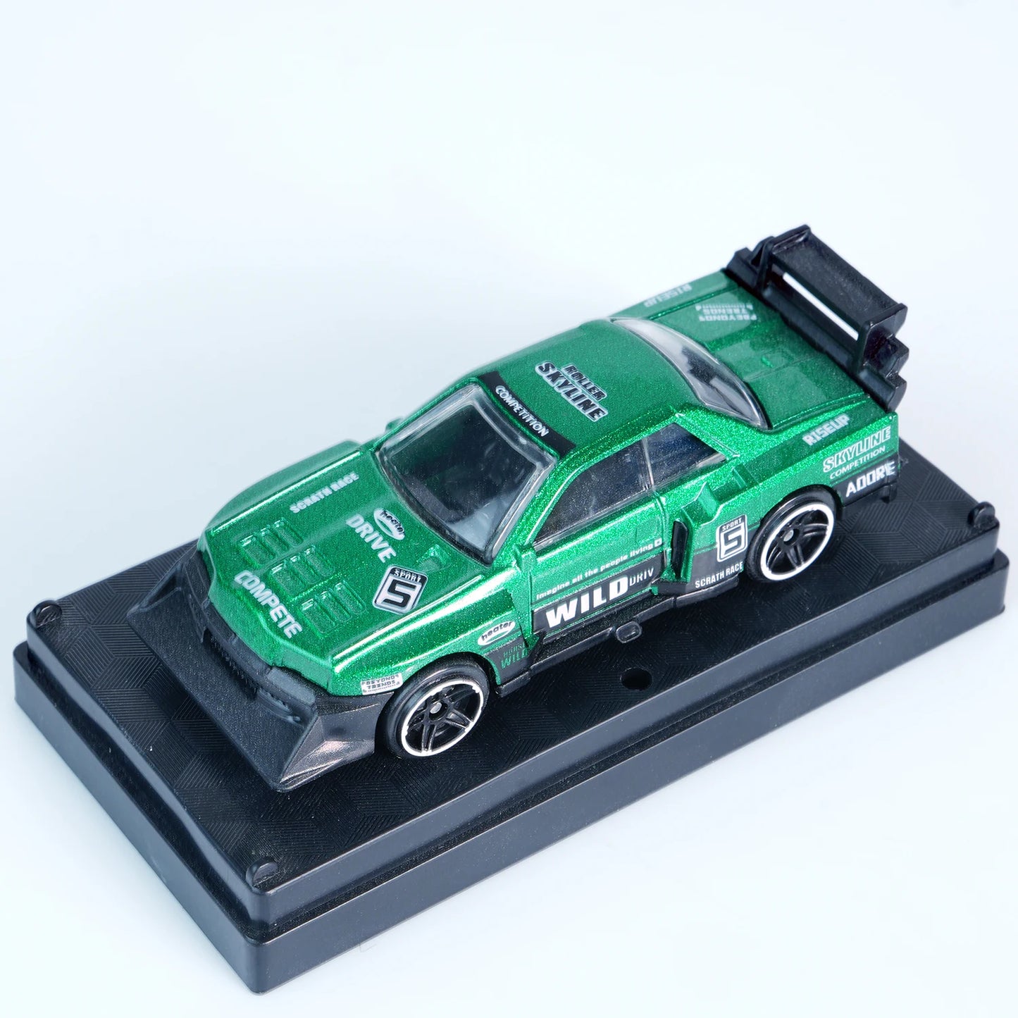 1:64 New Niche High-End Green Alloy Die-Cast Racing Car Model Toy Car for Boys and Adults, Collectible Display Ornament, Christmas Gift for Car Enthusiasts