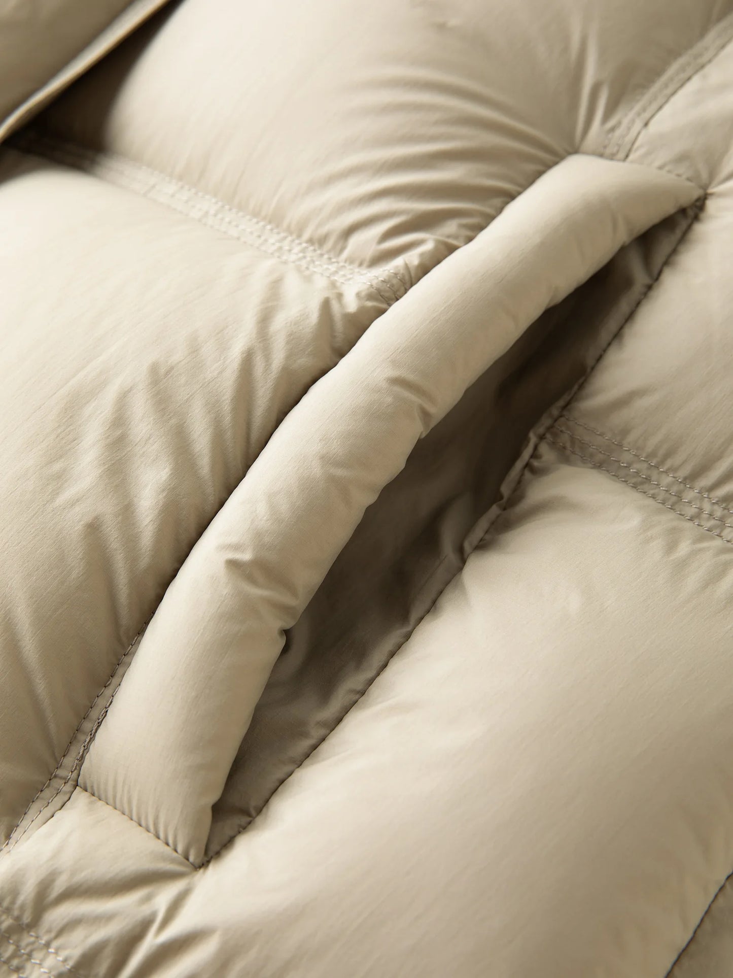 FSLE 2025 Winter New Women's Long Puffer Down Coat with Hood Two-Tone Color Block Thermal Insulated Jacket Heavy Warm Outerwear