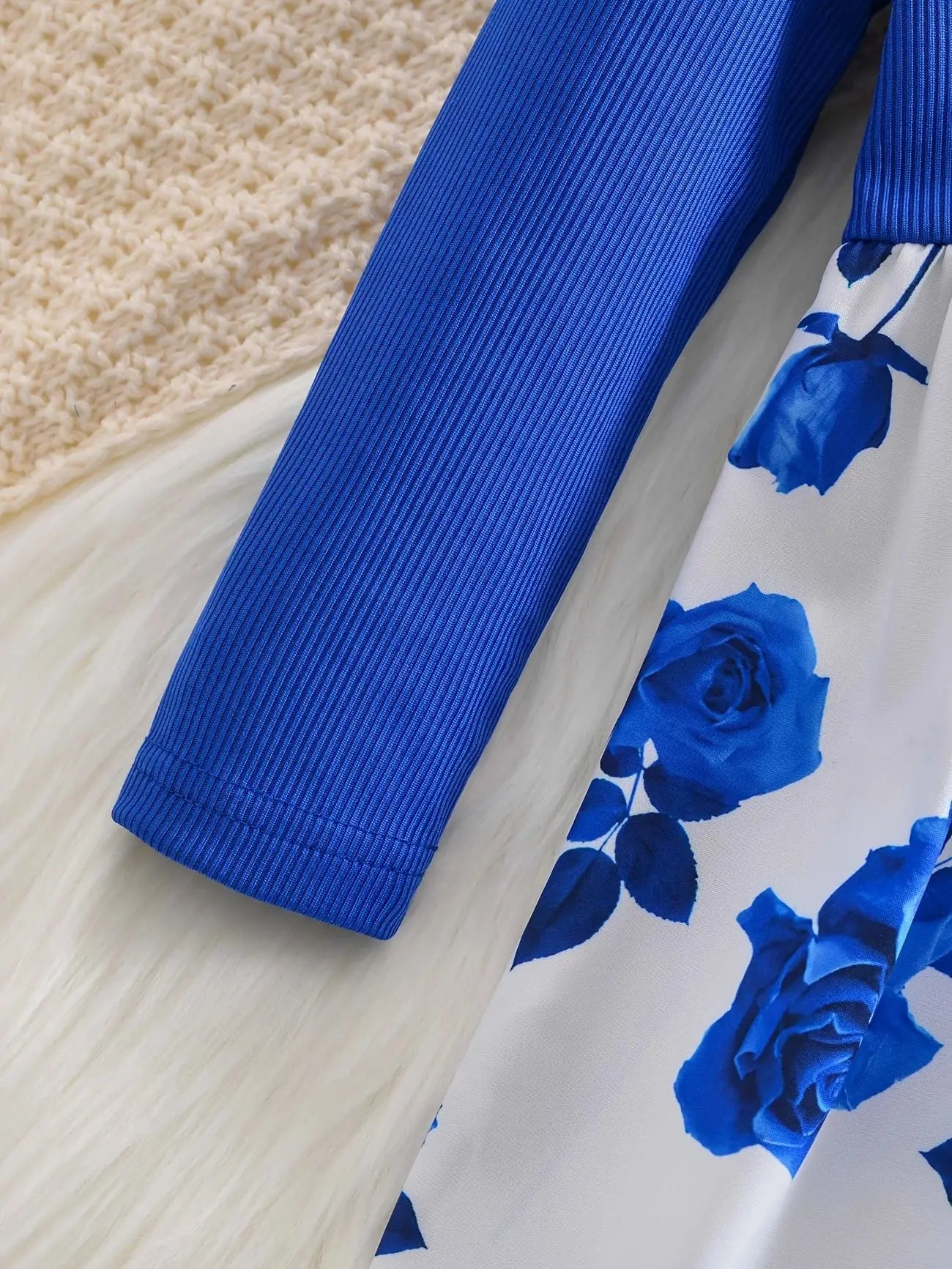 This autumn casual and cute blue floral pattern dress is perfect for girls to take photos and play outside