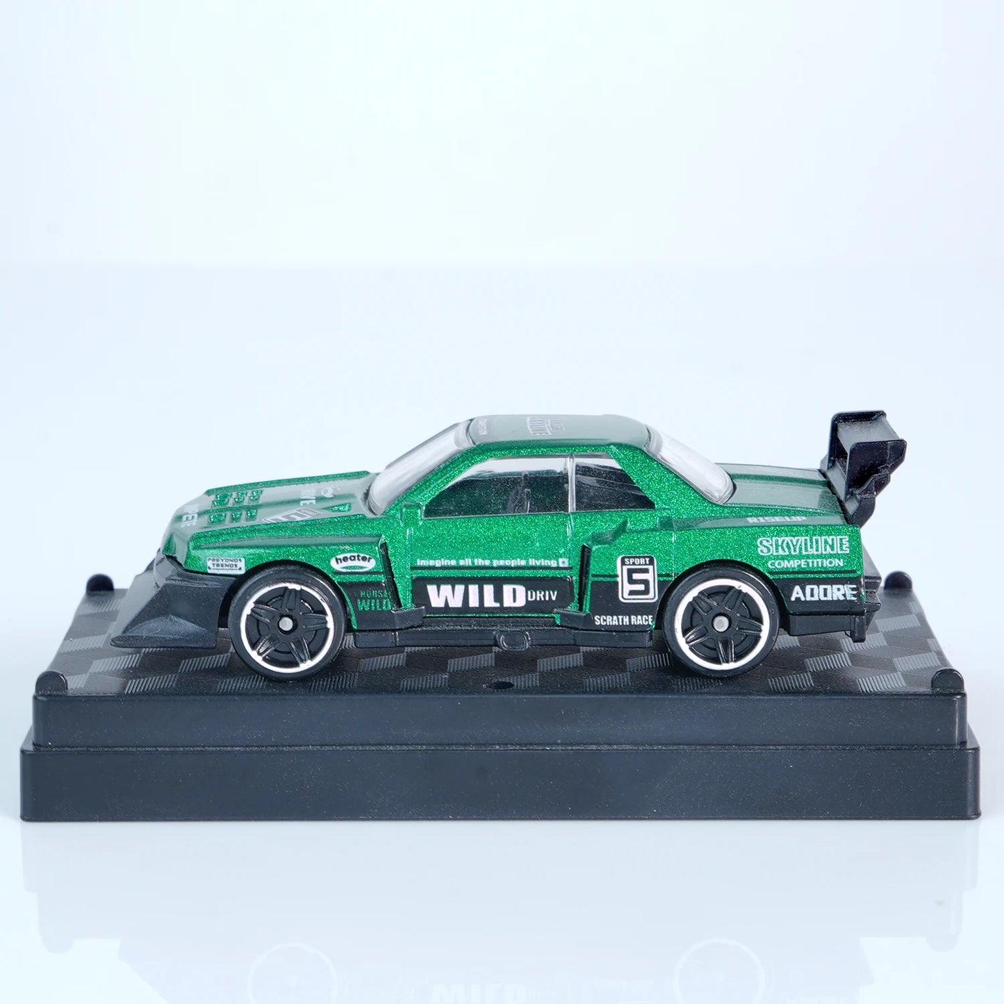 1:64 New Niche High-End Green Alloy Die-Cast Racing Car Model Toy Car for Boys and Adults, Collectible Display Ornament, Christmas Gift for Car Enthusiasts