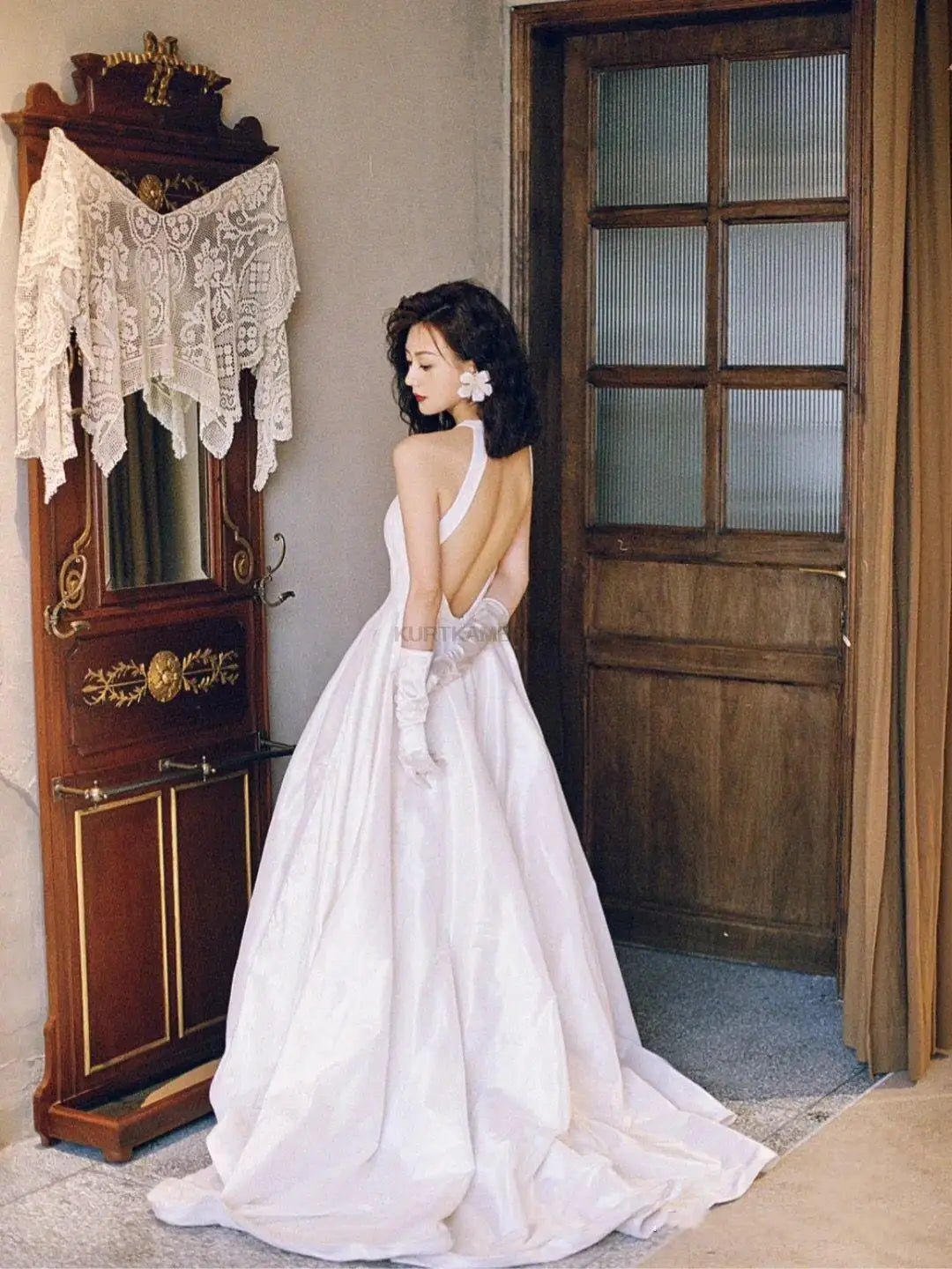 Luxury French White Satin Trailing Bride Wedding Dress Sexy Halter Backless Ball Gown Wedding Evening Prom Dresses for Women