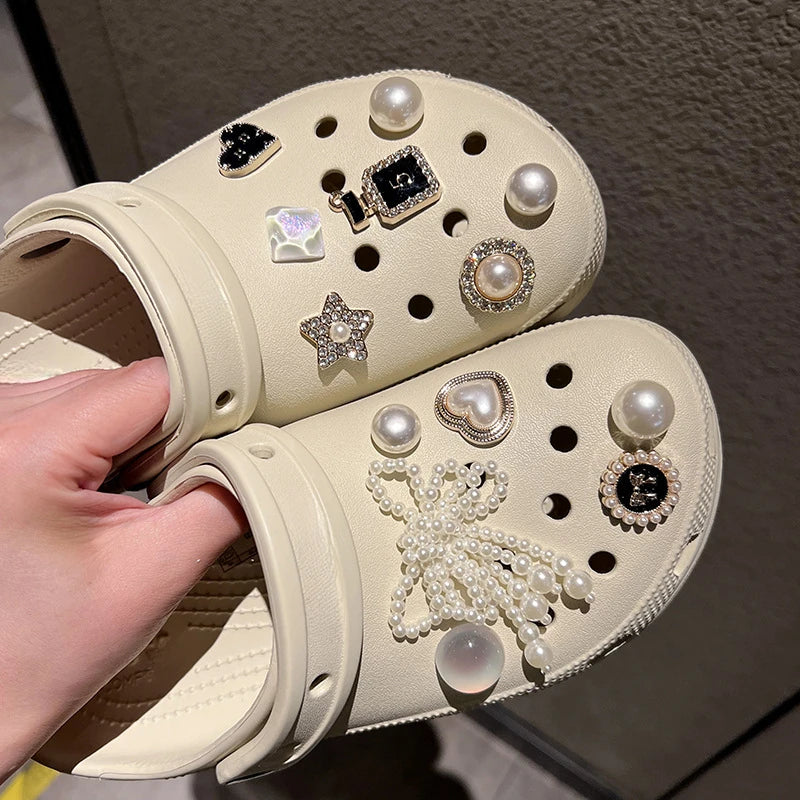 Pearl bow shoe buckle, high-end Baroque shoe flower decoration buckle, sandal accessories suitable for Crocs shoe upper DIY