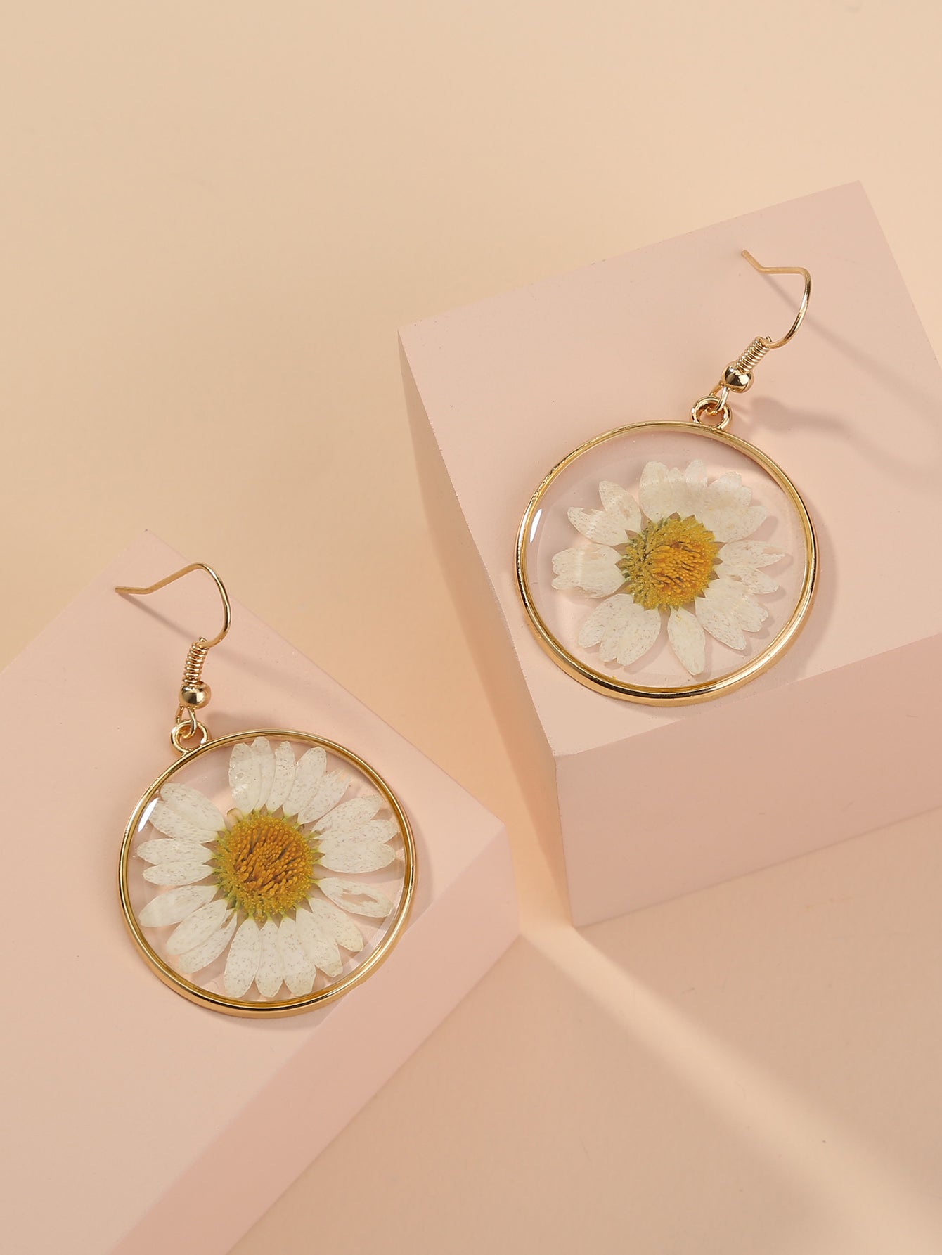 Nickle-Free Copper Dangle Earrings - Nooxian Elegant White Chrysanthemum - Boho Vacation Style with Golden-Tone Finish, Perfect for Everyday & Getaways